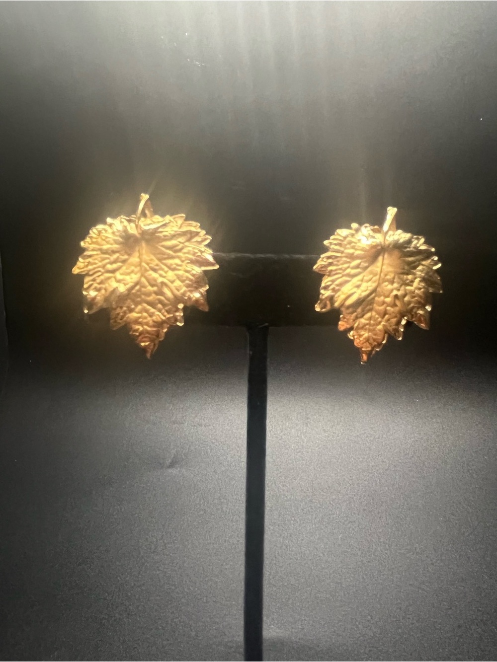 Vintage Napier Gold Tone Maple Leaf Clip On Earrings Signed Autumn Fall - Picture 2 of 9